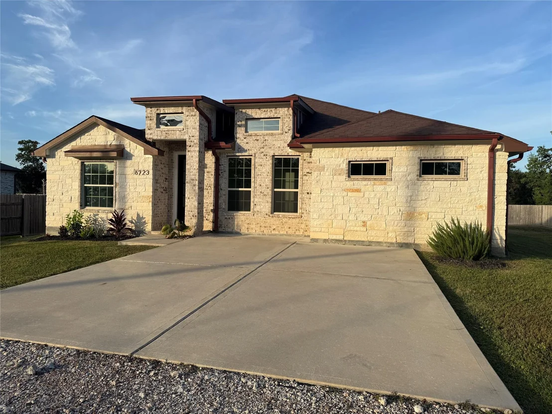 Photo of 6723 Windhaven Road