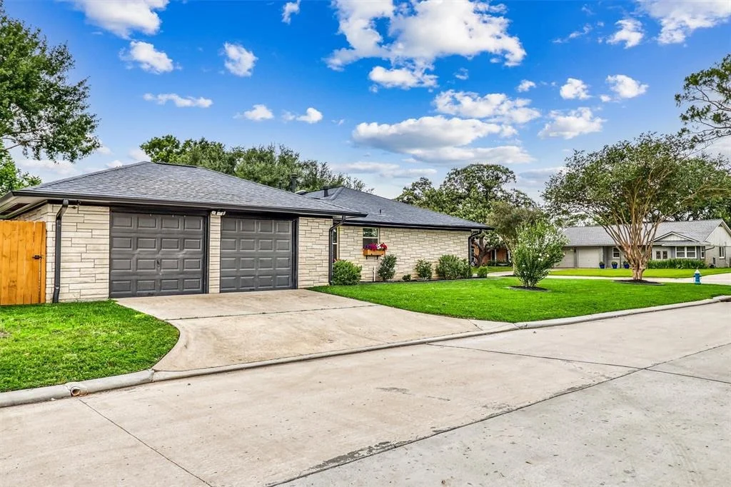Photo of 2214 Lazybrook Drive