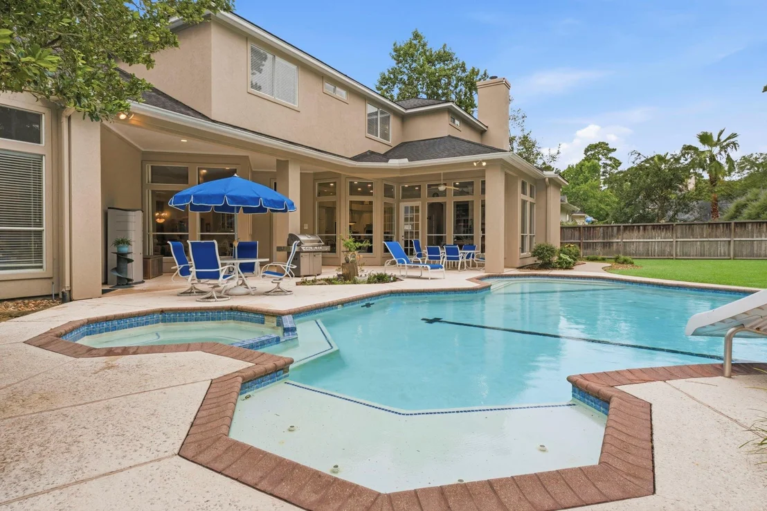 Photo of 54 N Wooded Brook Circle