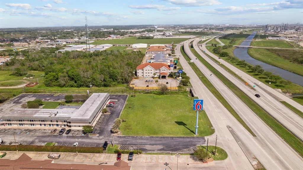 Photo of 1000 Highway 332