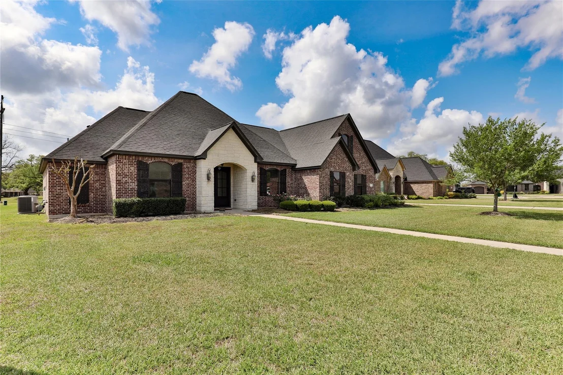 Photo of 717 Rustic Oaks Drive