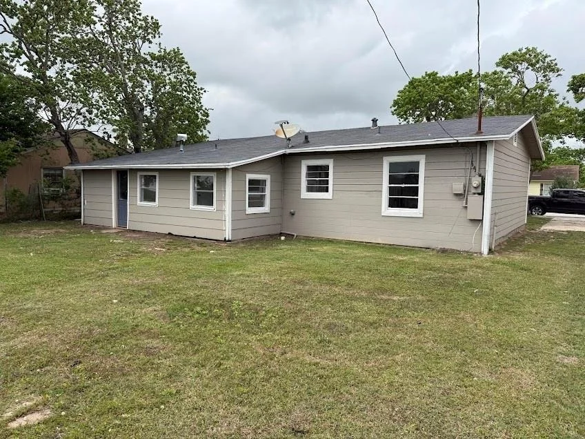 Photo of 815 W 12th Street