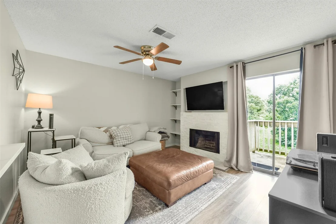 Photo of Unit 258C at 2501 Gulf Freeway