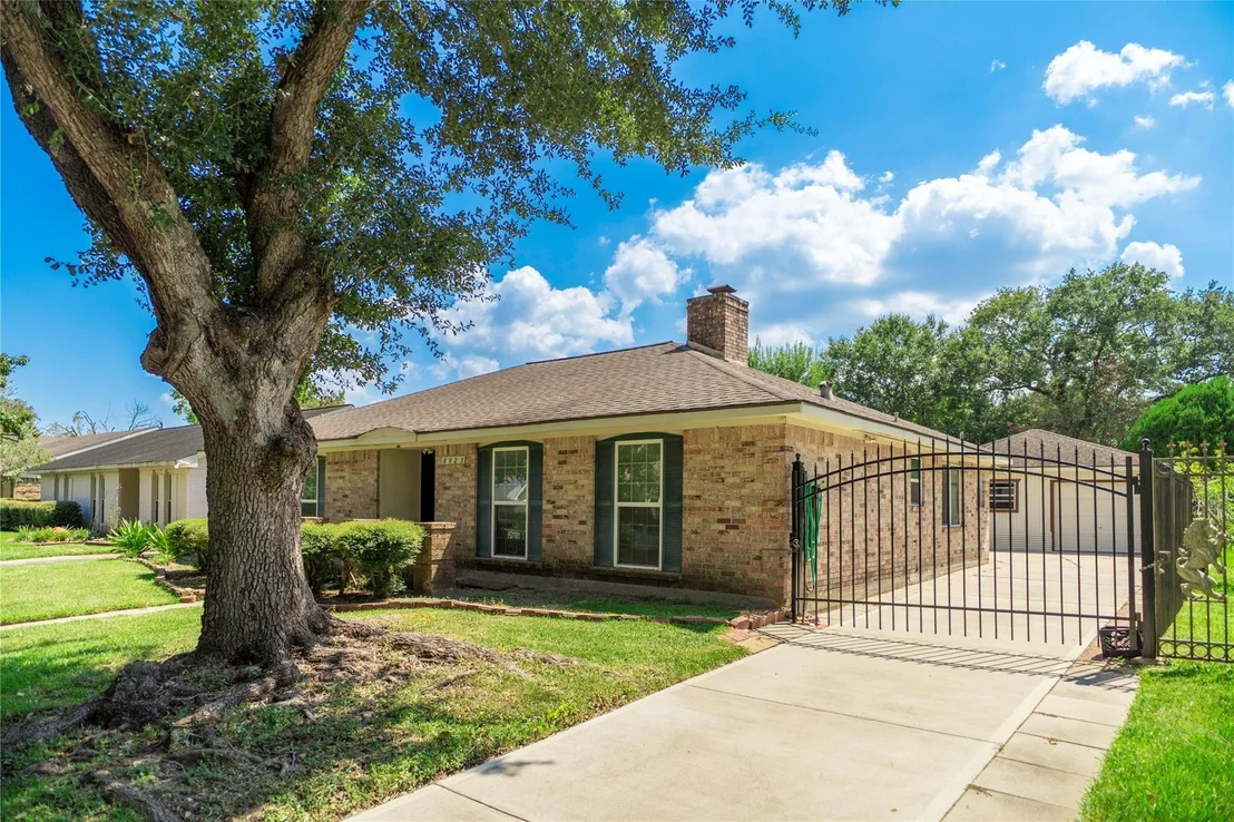 Photo of 8923 Hendon Lane