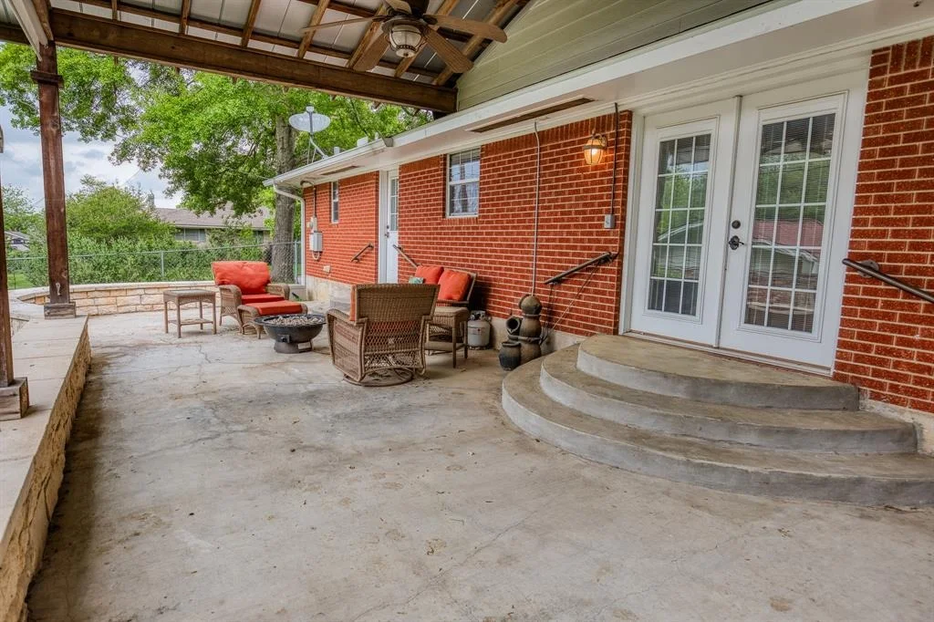 Photo of 1302 Woodson Lane