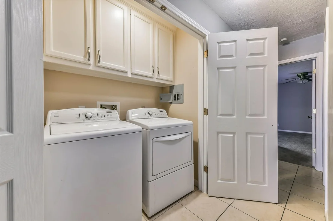 Photo of Unit 243D at 2501 Gulf Freeway