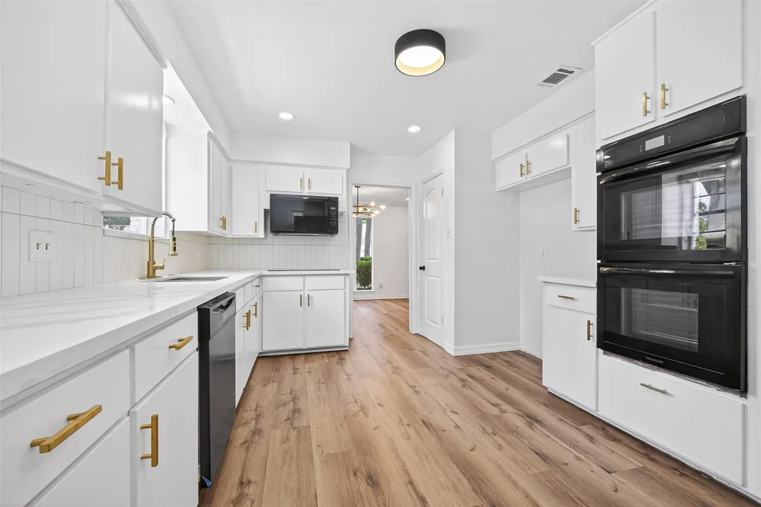Photo of 1123 Suwanee Lane