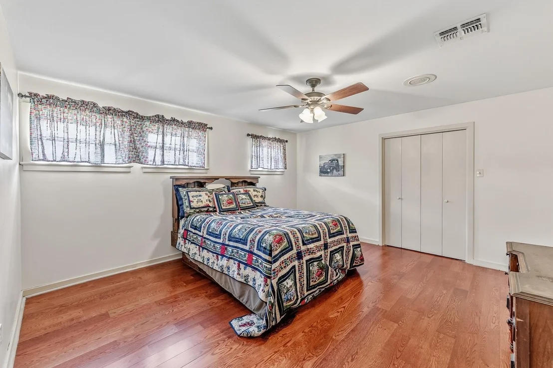 Photo of 1100 Broadmoor Drive