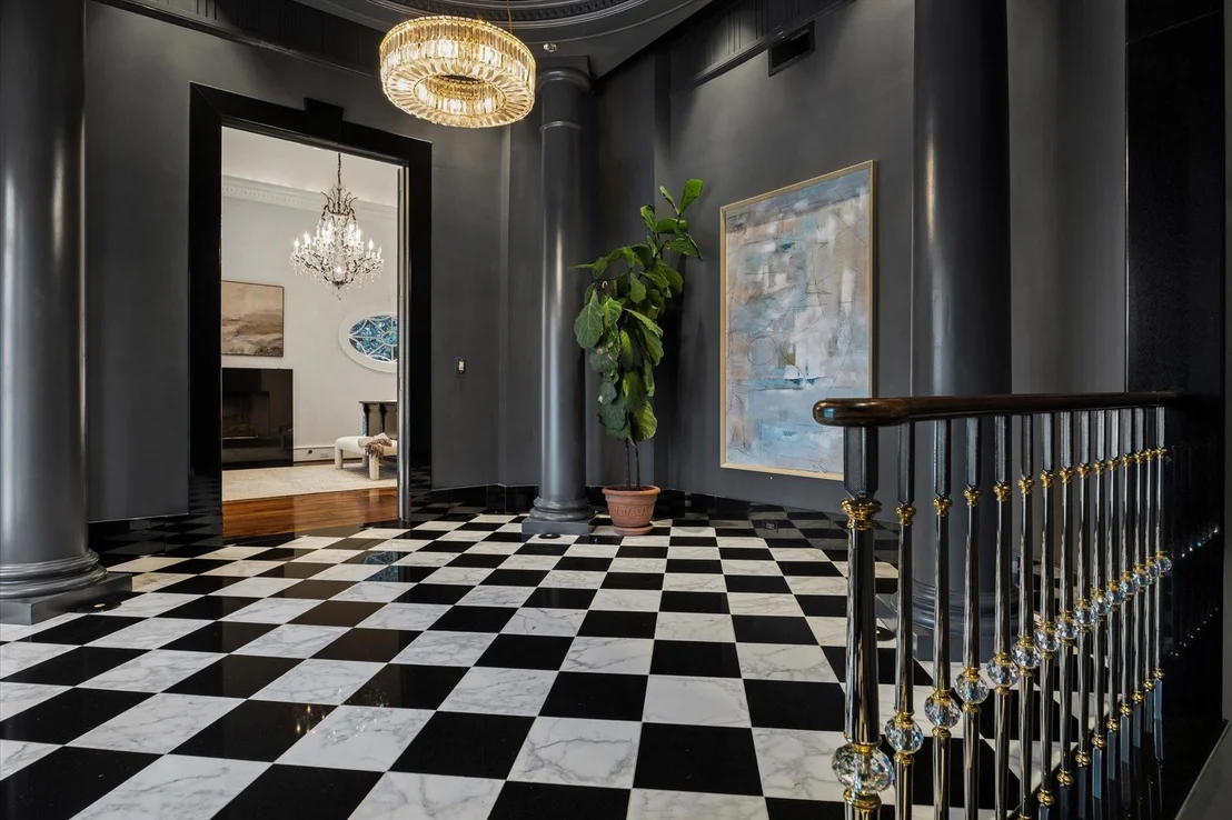 Photo of 20 Sunset Boulevard