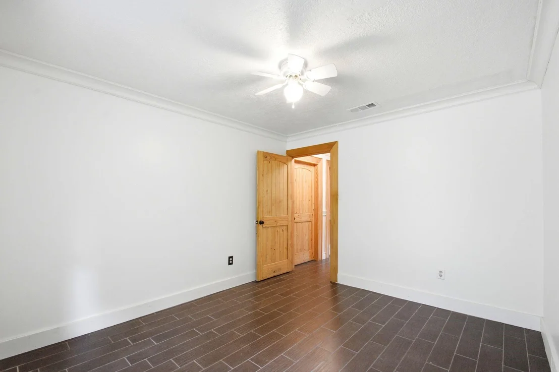 Photo of 18813 Woodridge Drive