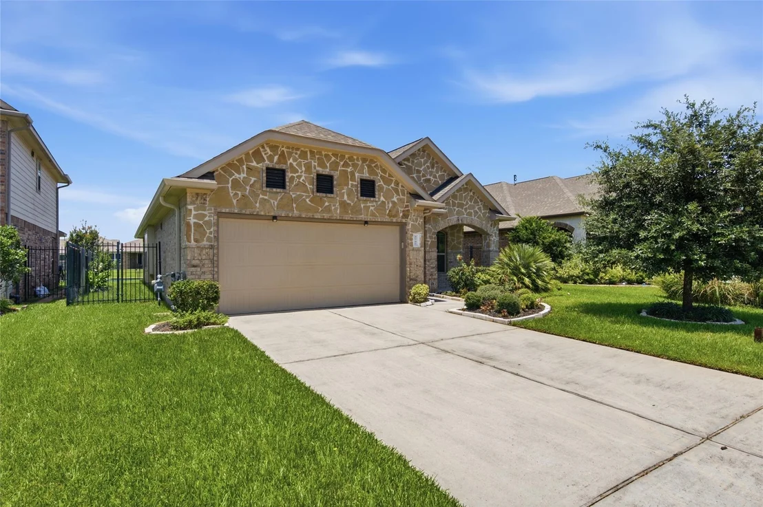 Photo of 3747 Lake Bend Shore Drive