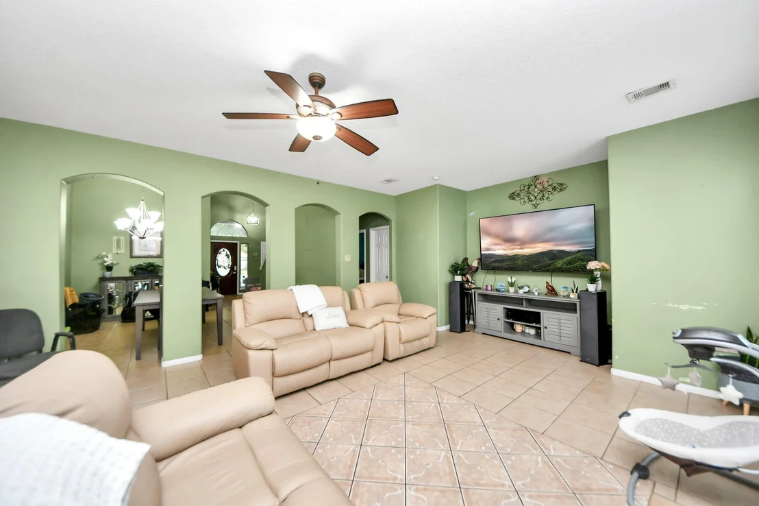 Photo of 922 N Sky Drive