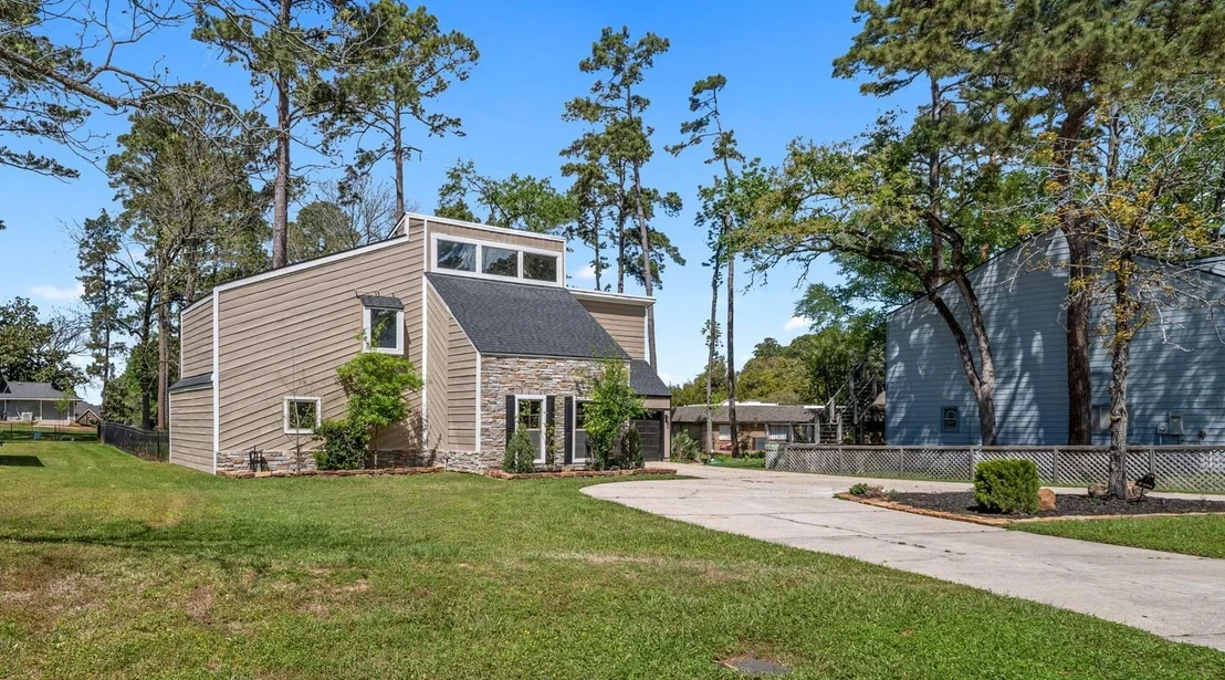 Photo of 15211 Jamaica Drive