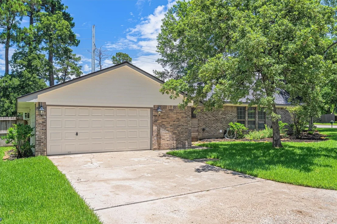 Photo of 826 N Rivershire Drive