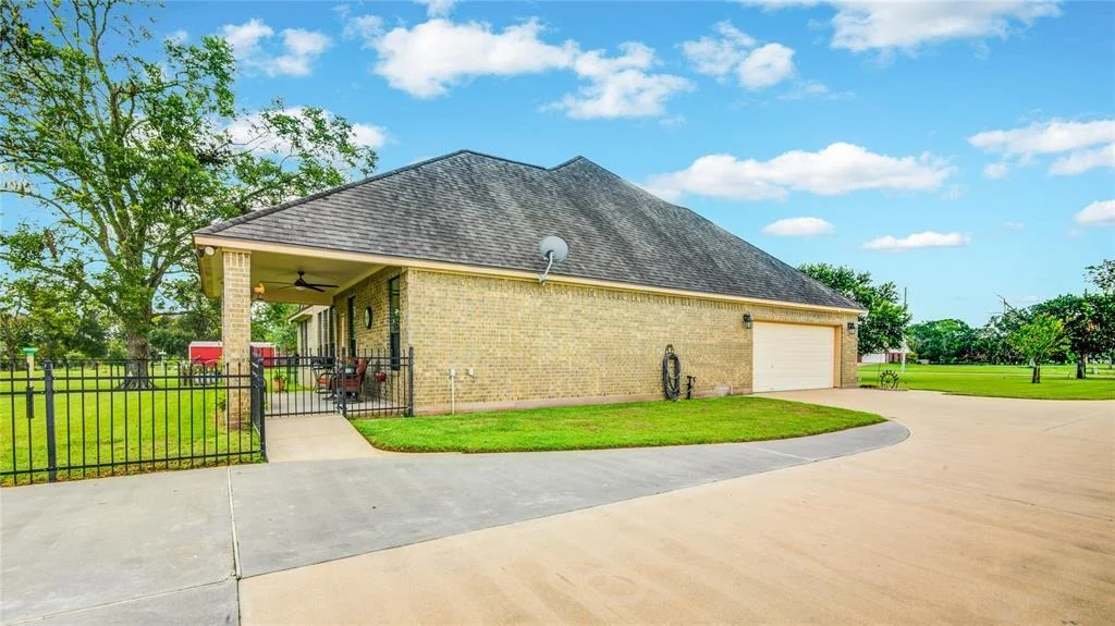 Photo of 425 Mill Road