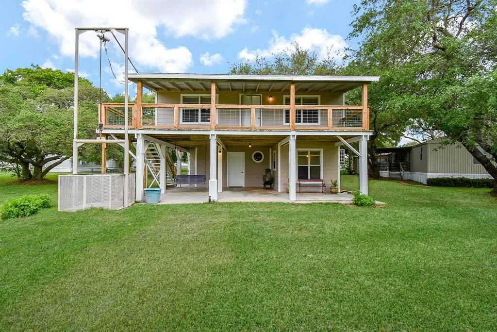 Photo of 1551 Bayview Drive