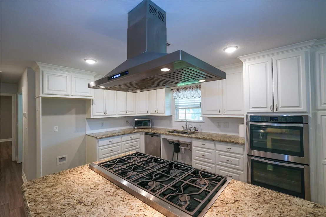 Photo of 915 Live Oak Drive