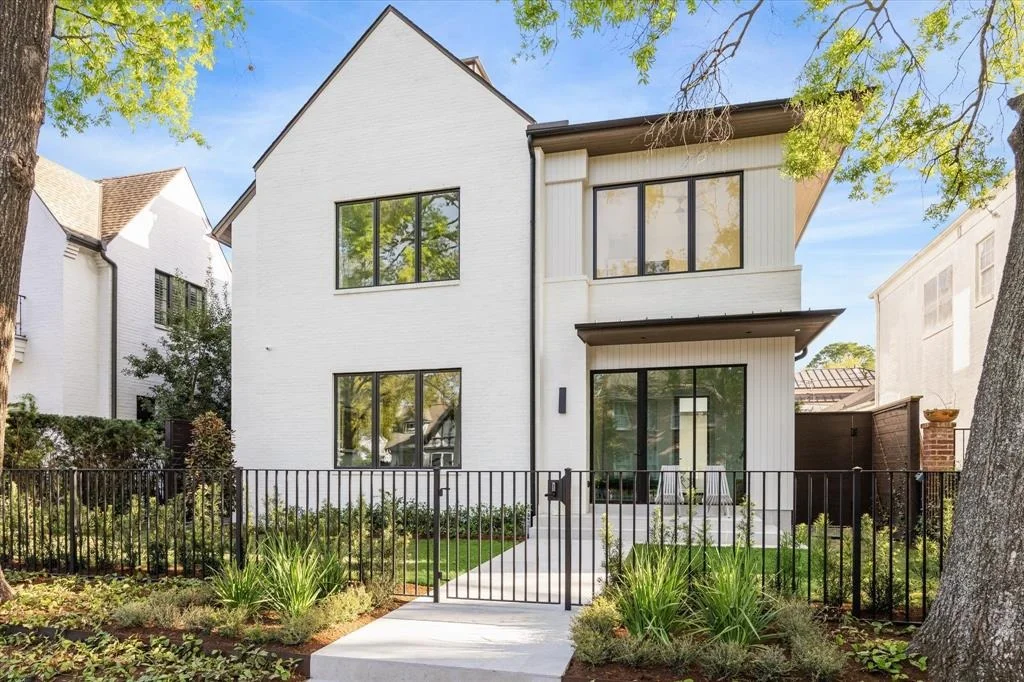 Photo of 2215 Albans Road