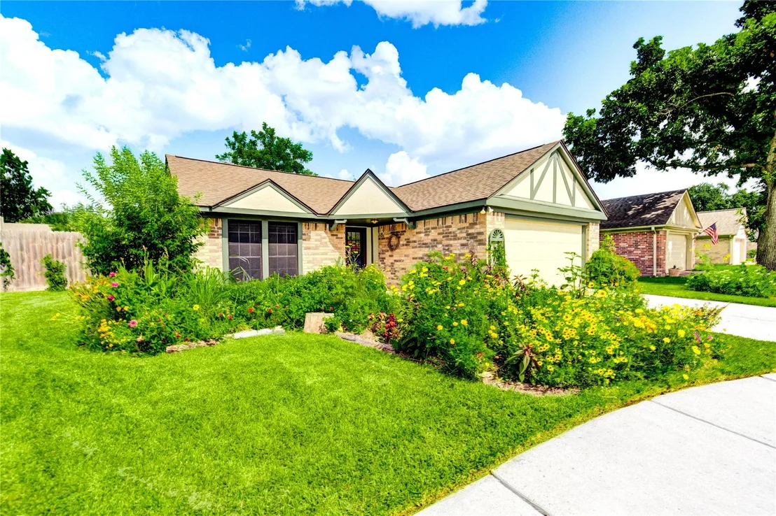 Photo of 19407 Glenway Falls Drive