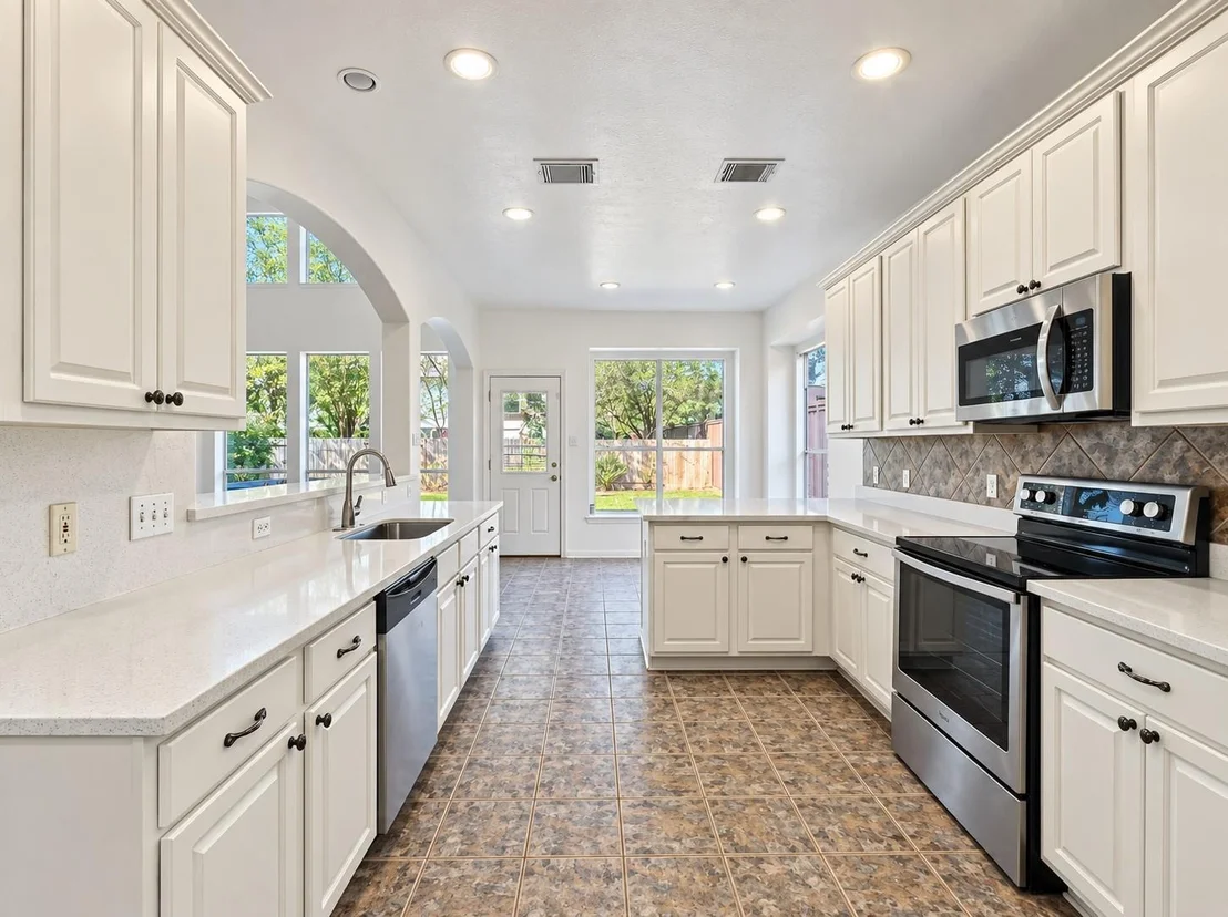 Photo of 6043 Heathmoor Lane