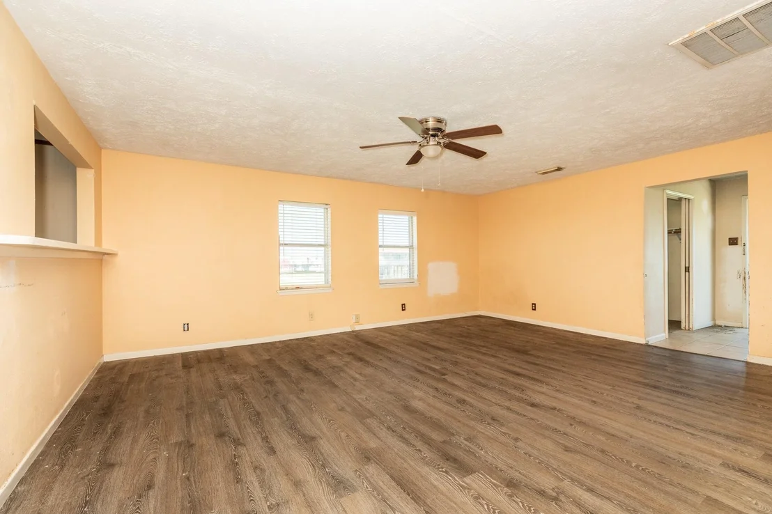 Photo of 910 Monument Drive