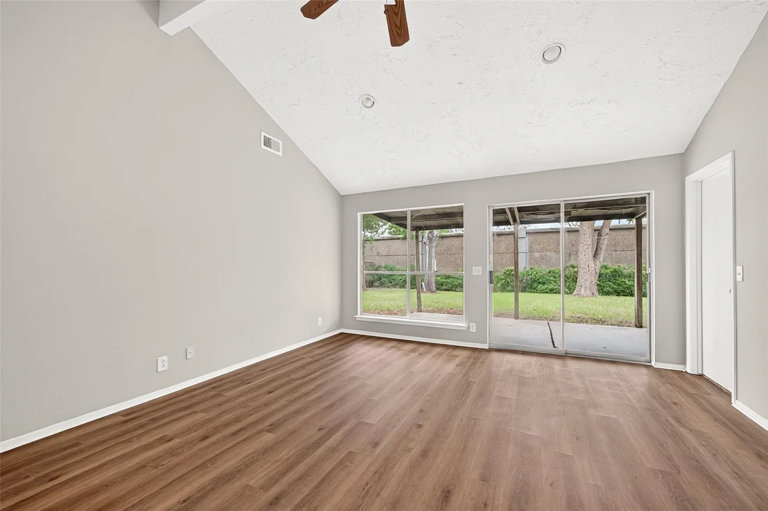 Photo of 18611 Spinney Lane Drive