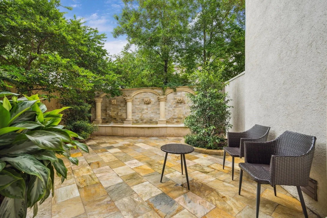 Photo of 33 W Oak Drive
