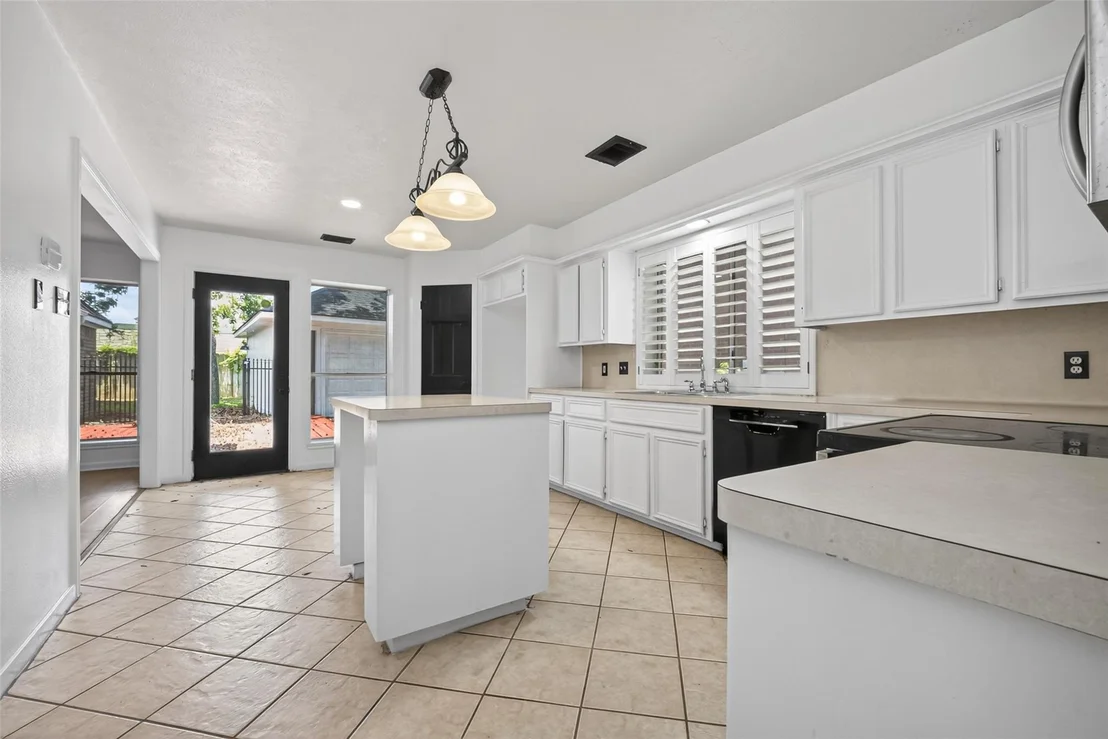 Photo of 5931 Thom Road