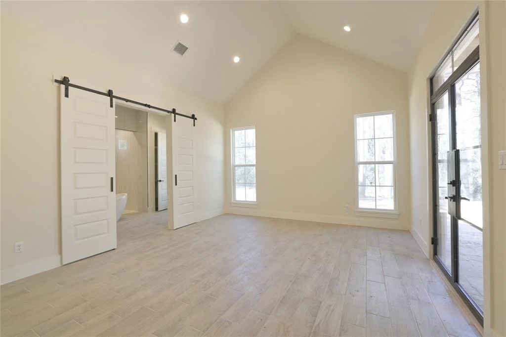 Photo of 9477 Leeward Cove