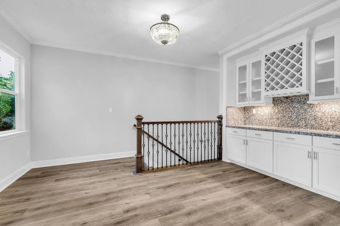 Photo of 83 White Oak Drive N