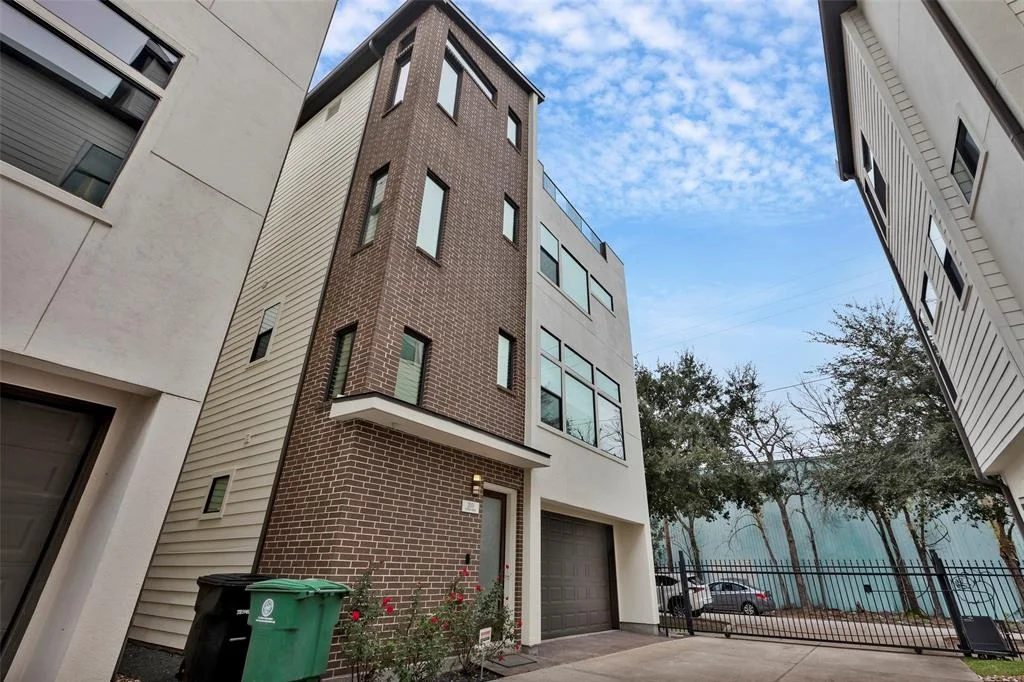 Photo of 2001 Hickory Street