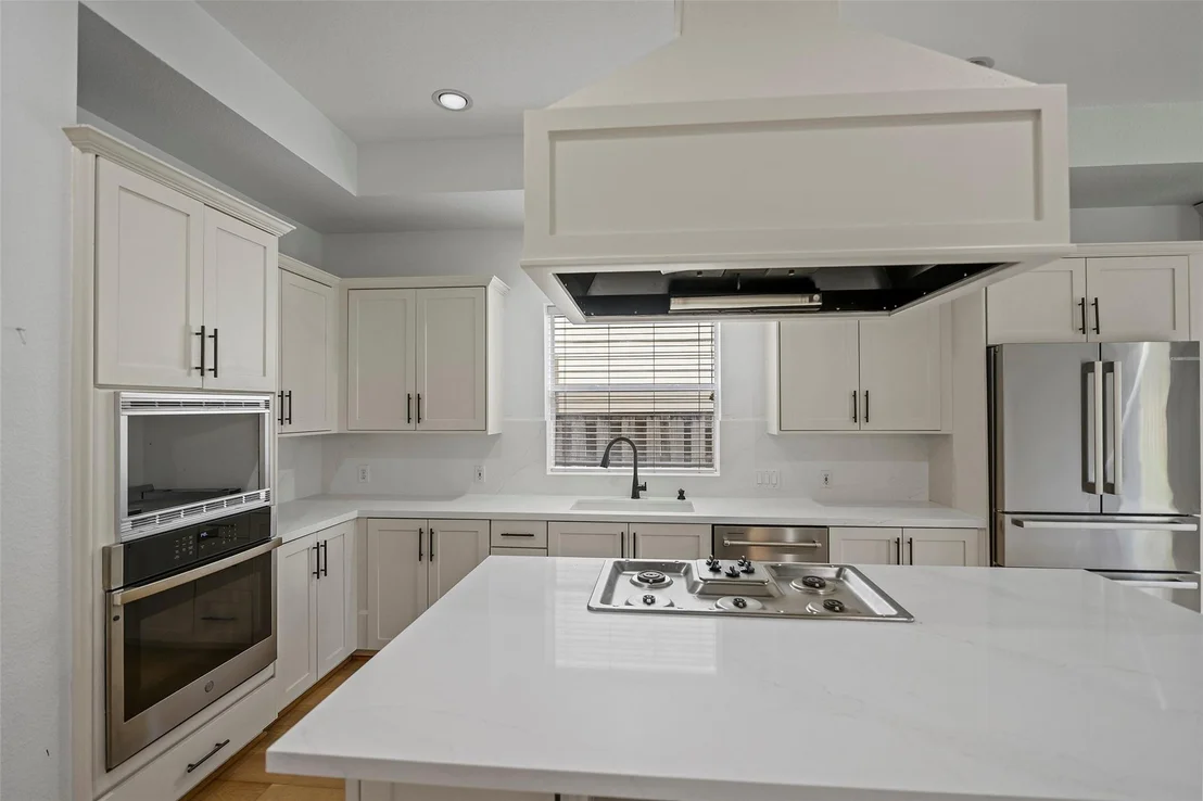 Photo of 98 E Beckonvale Circle
