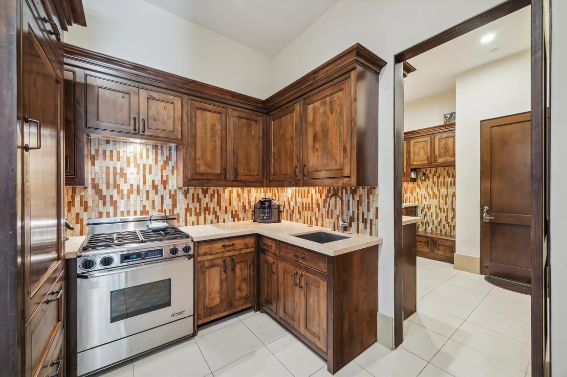 Photo of 322 Crestwood Drive