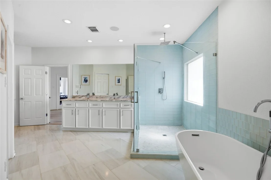 Photo of 320 Harborside Circle
