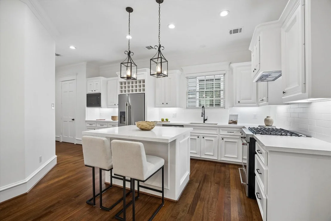 Photo of 705 W 9th Street