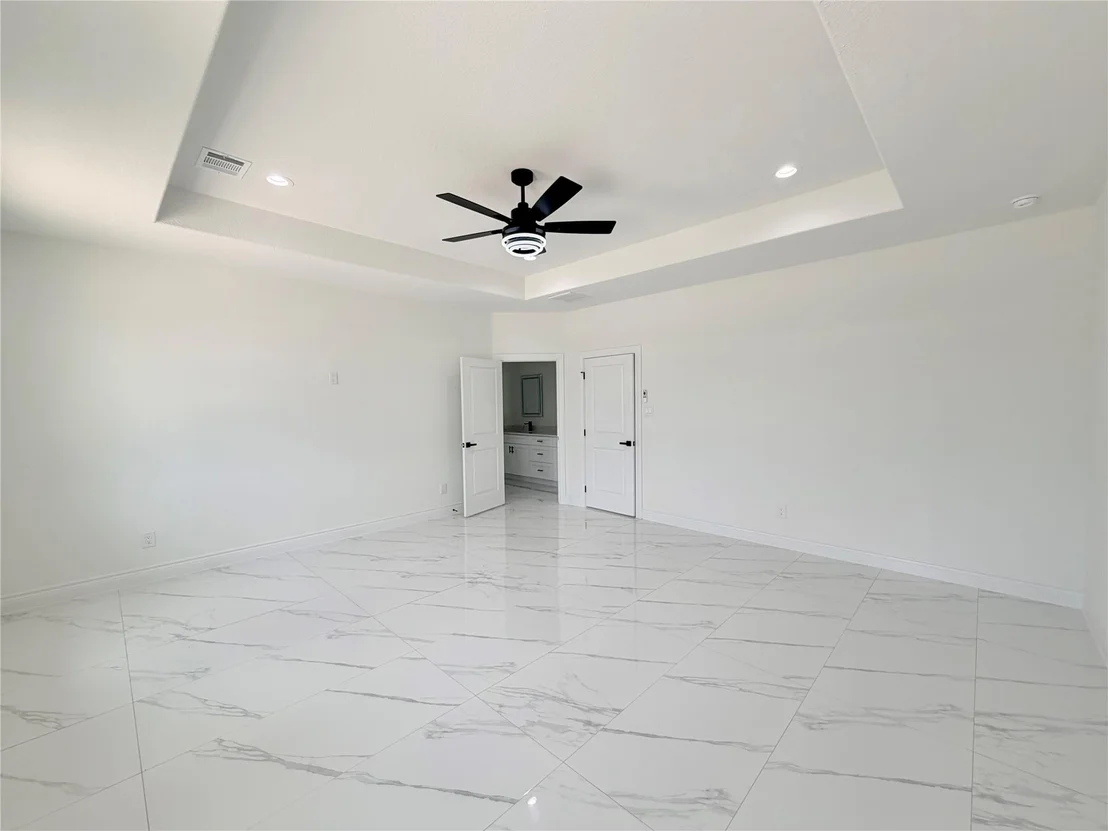 Photo of 1185 Road 5203