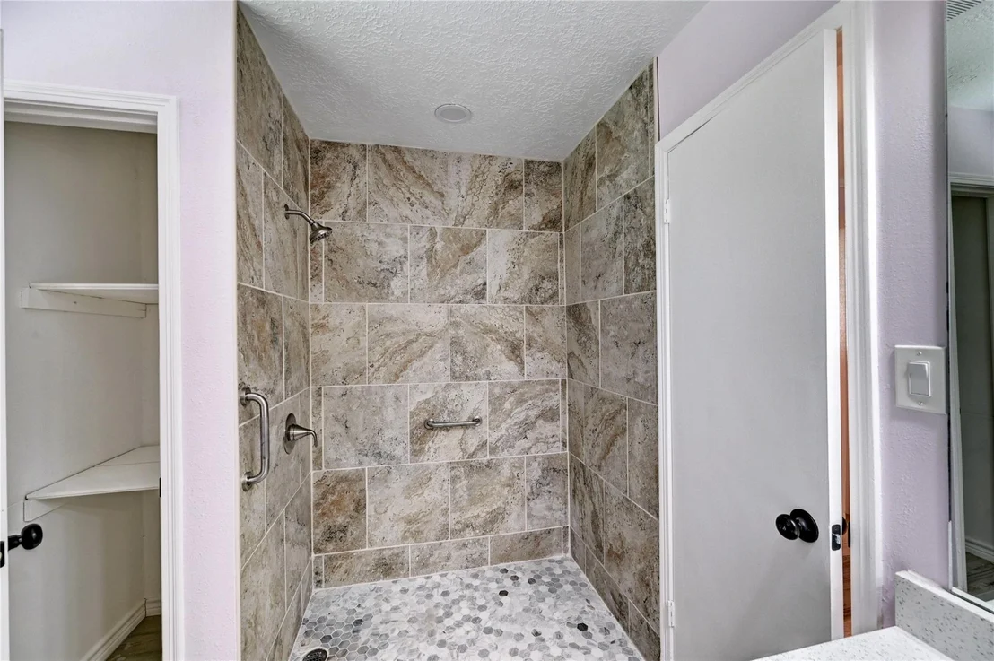 Photo of 6 Oak Hollow Circle
