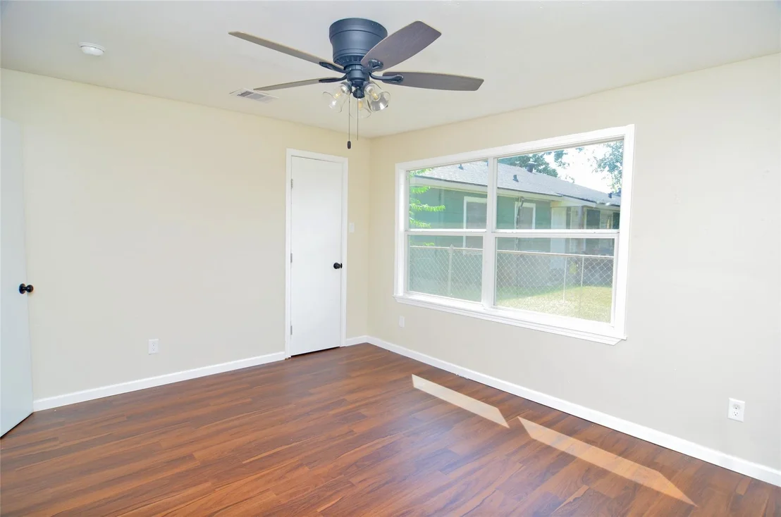 Photo of 1131 Globe Street