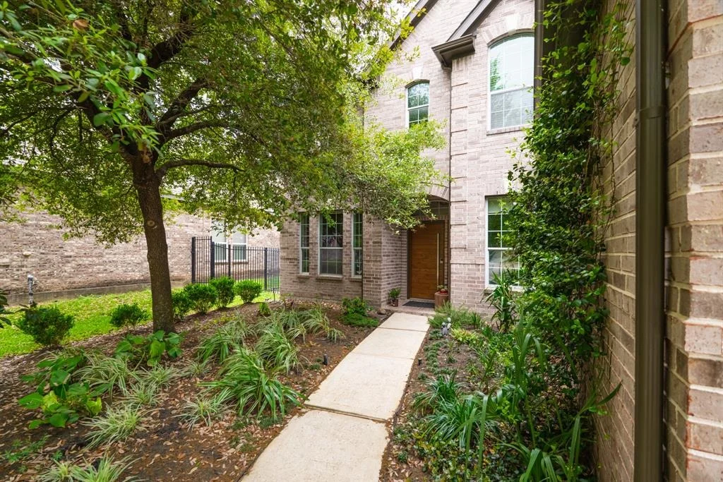 Photo of 94 W Arbor Camp Circle