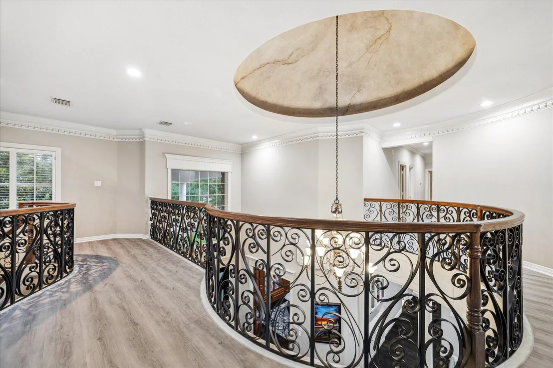Photo of 35 N Regent Oak
