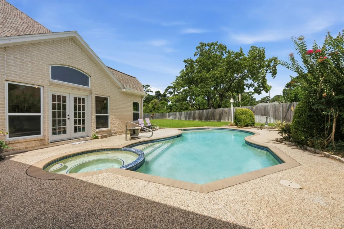 Photo of 7114 Centre Oaks Drive