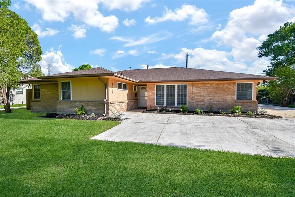 Photo of 5419 Willowbend Boulevard