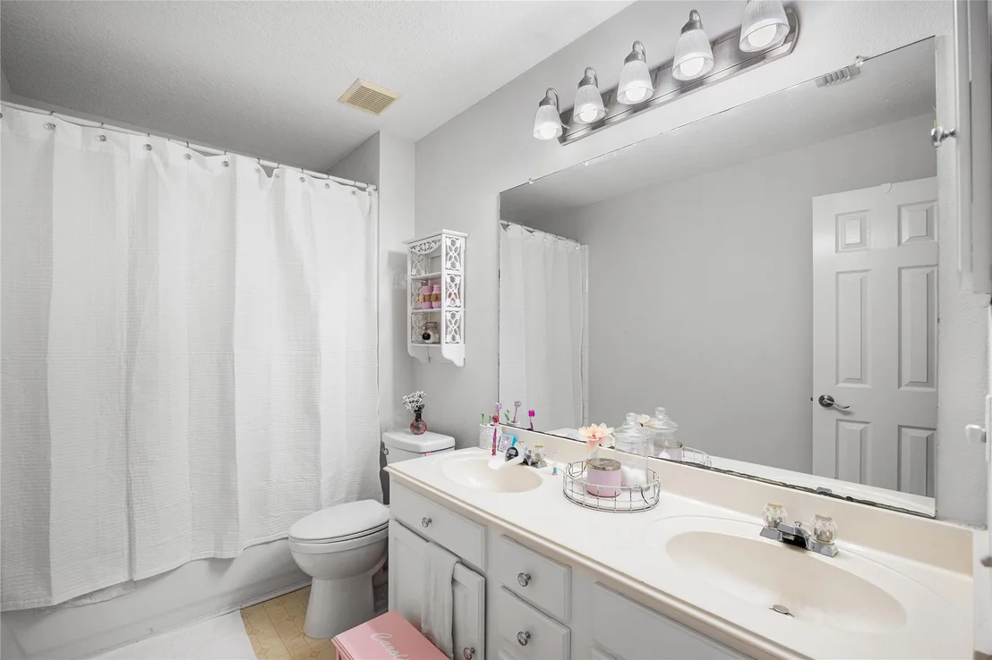Photo of 20707 Medallion Pointe Drive