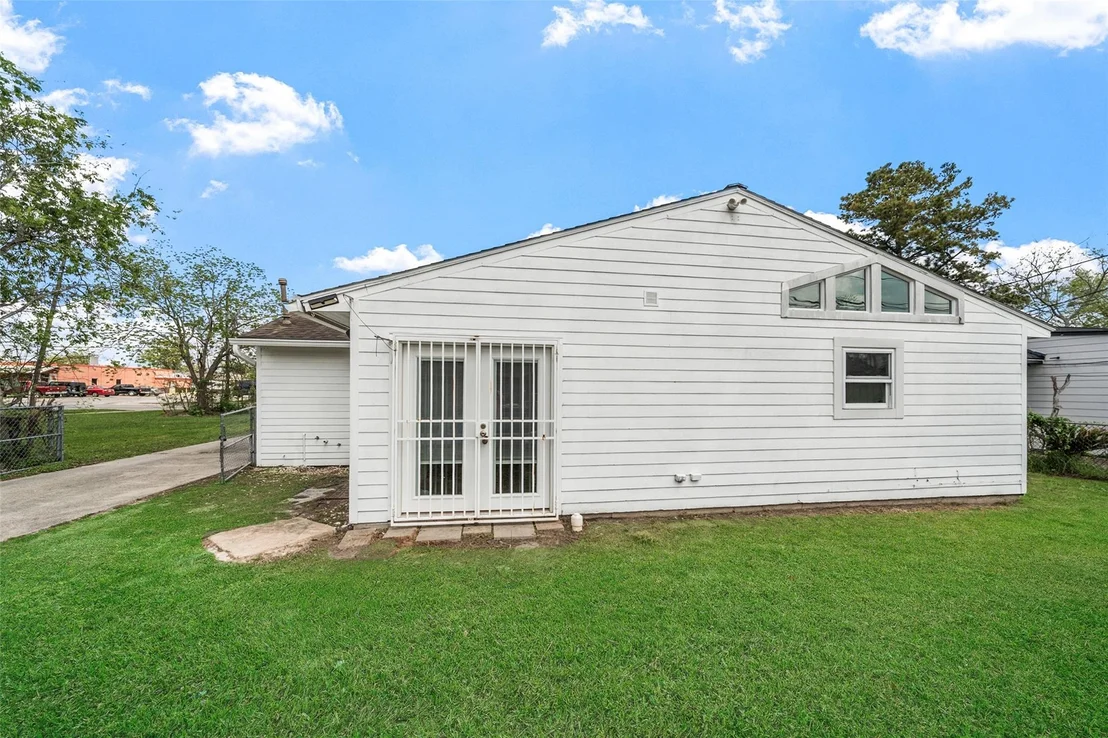 Photo of 7303 Long Point Road