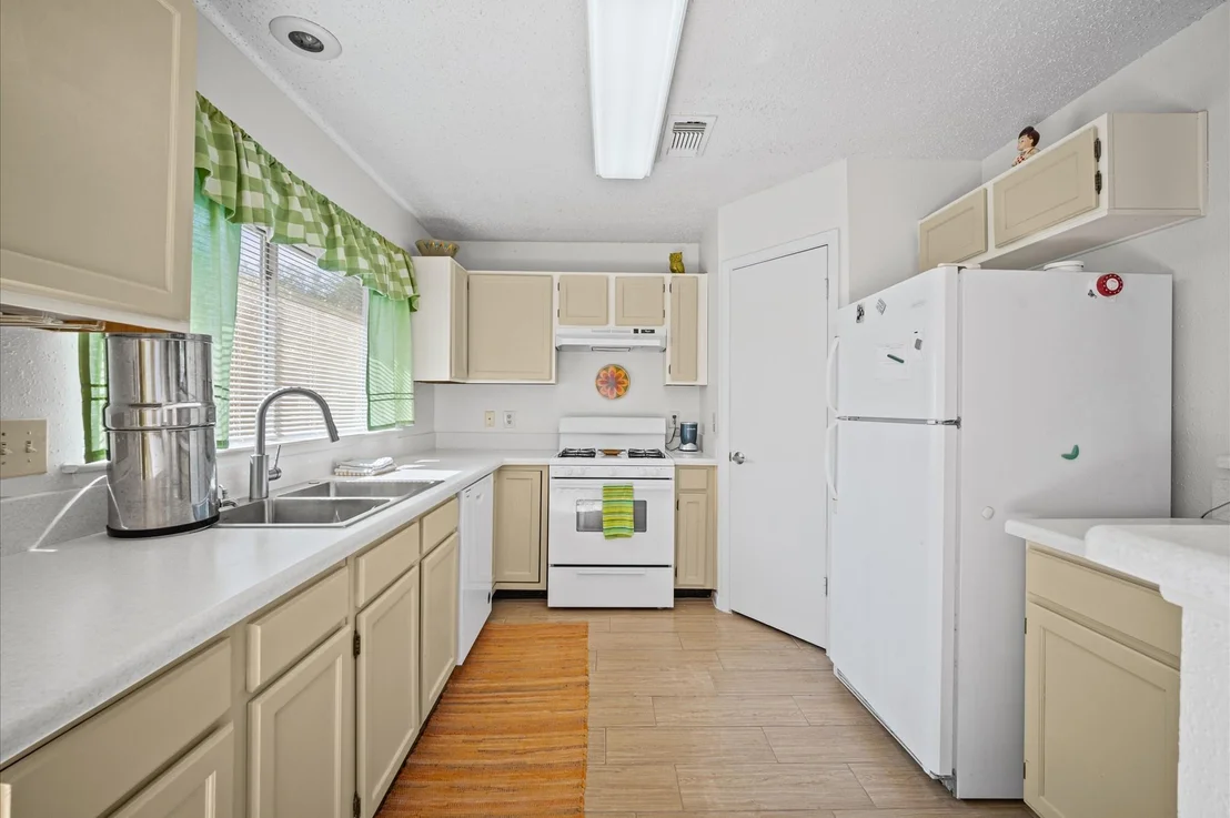 Photo of 9622 Poynes Drive