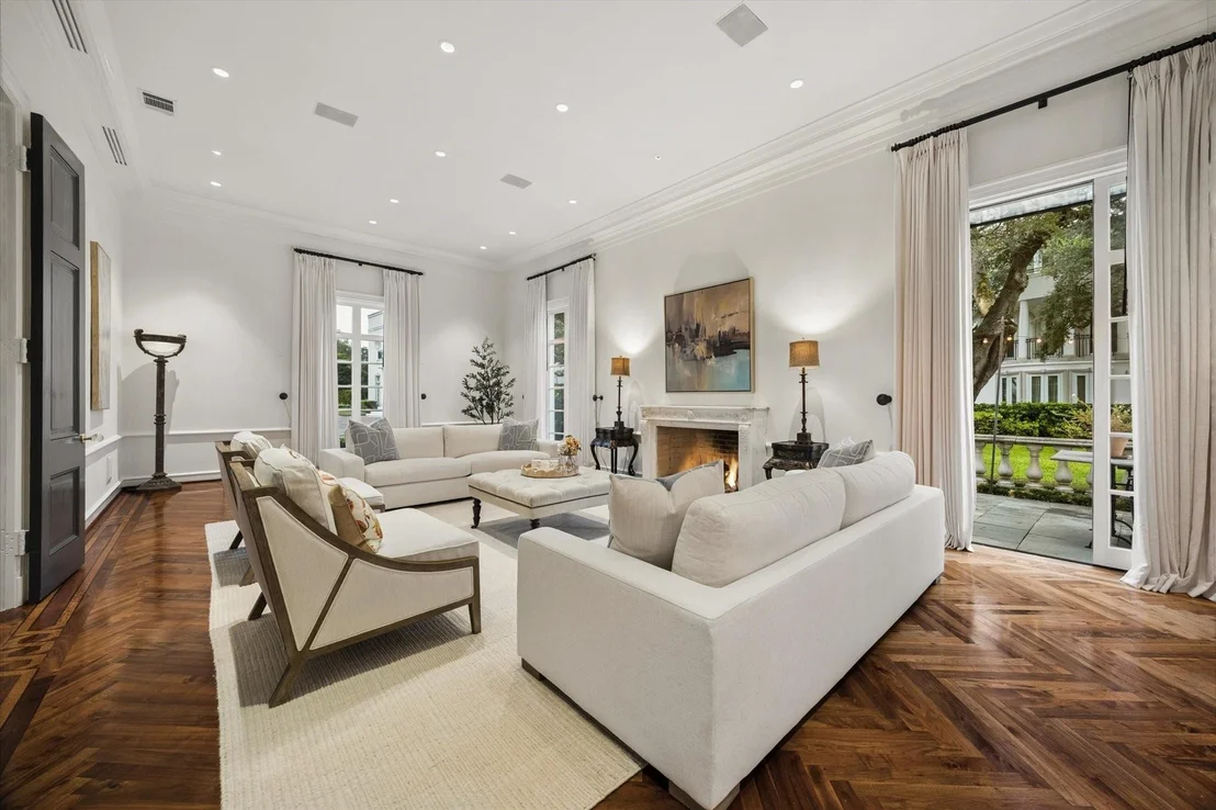 Photo of 20 Sunset Boulevard
