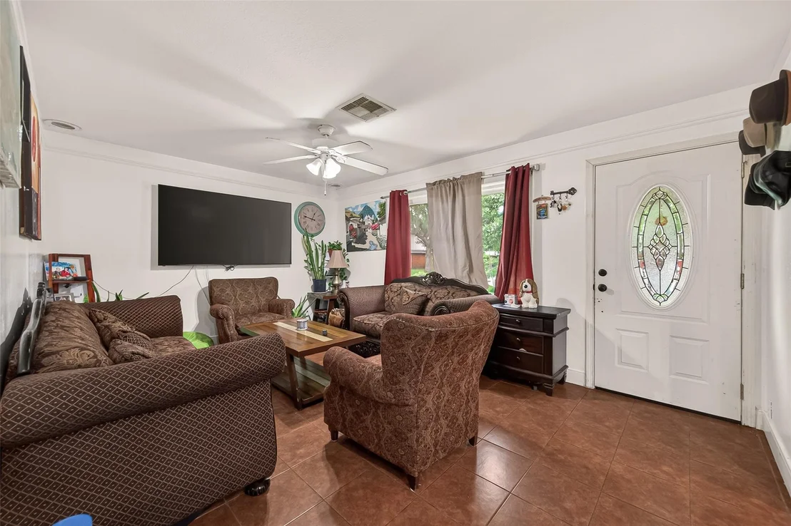 Photo of 2111 Hickory Lane