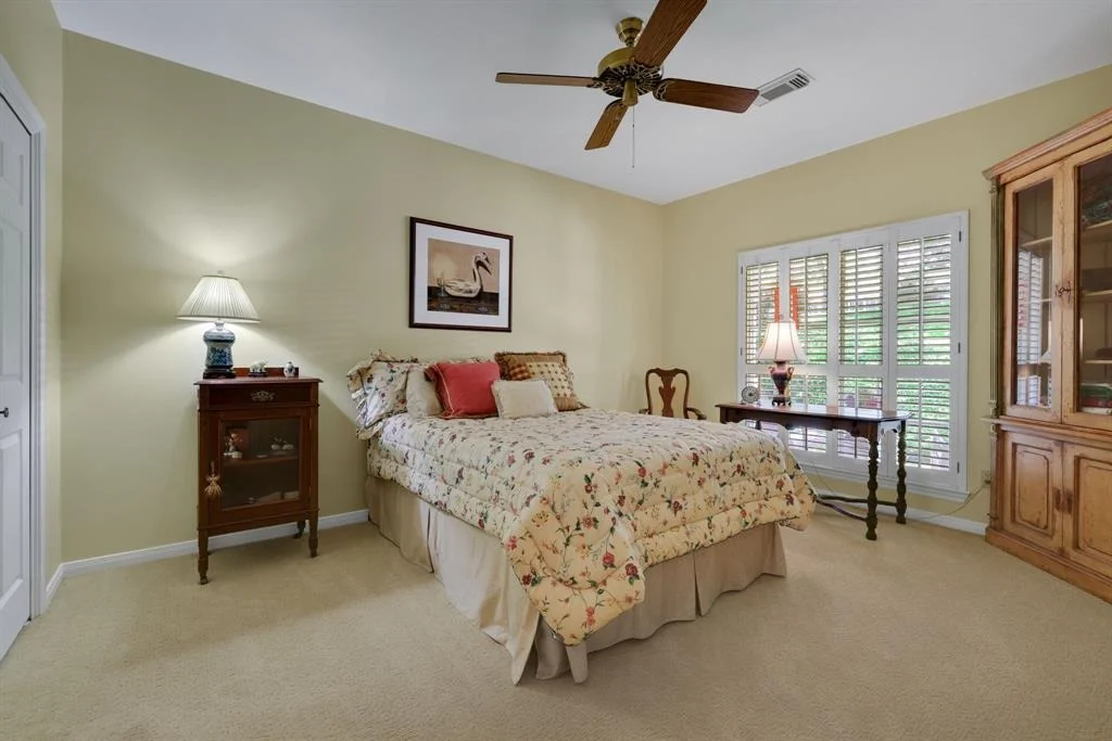 Photo of 251 Lake Oaks Boulevard