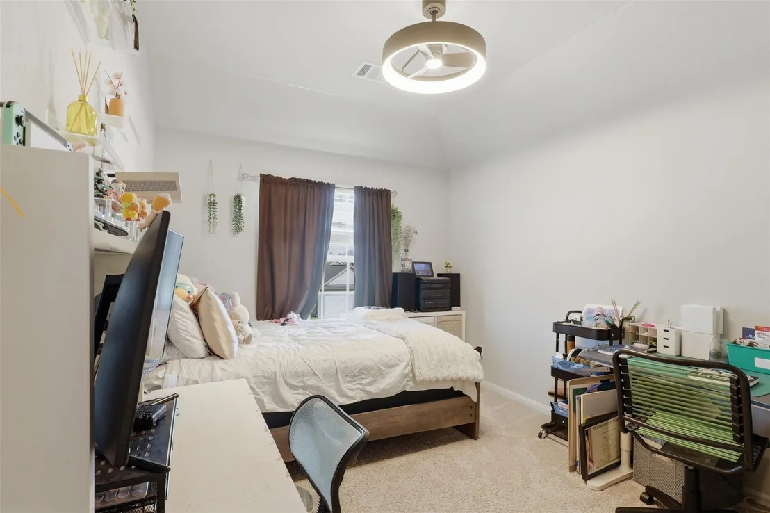 Photo of 17622 Holroyd Road