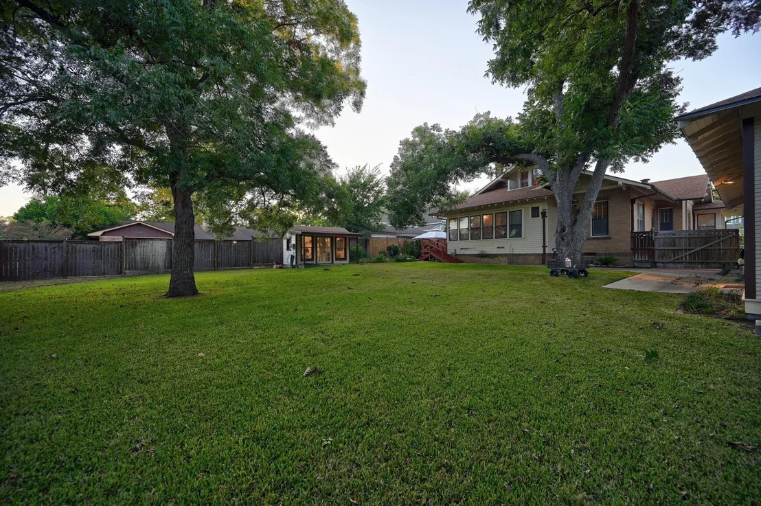 Photo of 405 College Avenue